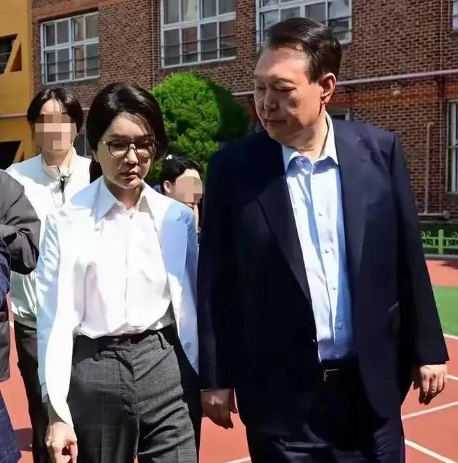 位女人个个有颜又有才他算是赢麻了！冰球突破游戏网站细数李在明身边的3(图8)