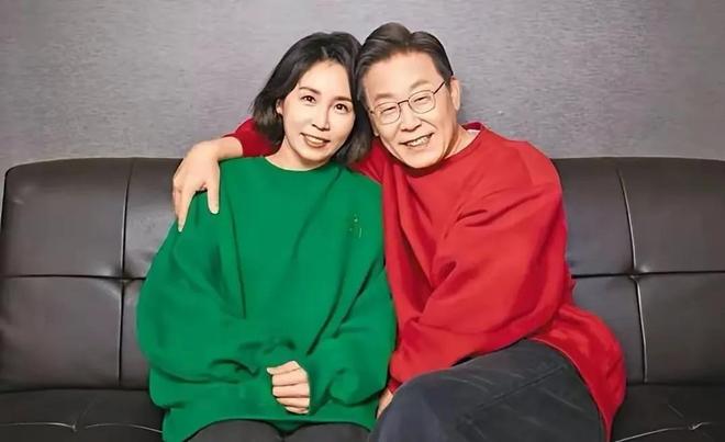 位女人个个有颜又有才他算是赢麻了！冰球突破游戏网站细数李在明身边的3(图10)